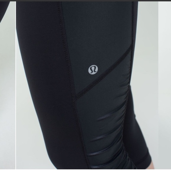 Lululemon Cut the Crop Leggings Faux Leather Side - Size 2 - Picture 3 of 6